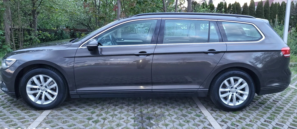 Volkswagen Passat cena 36000 przebieg: 403000, rok produkcji 2015 z Wrocław małe 79